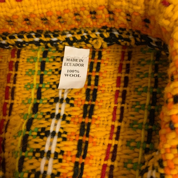 Vintage 100% wool crochet jacket Made in Ecuador does not have sewn button holes - Picture 2 of 4